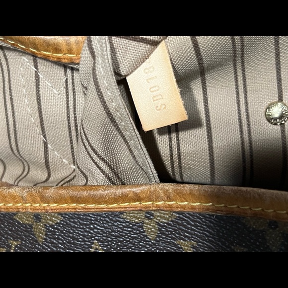 Louis Vuitton Monogram Neverfull MM with matching Clutch - Picture 5 of 5